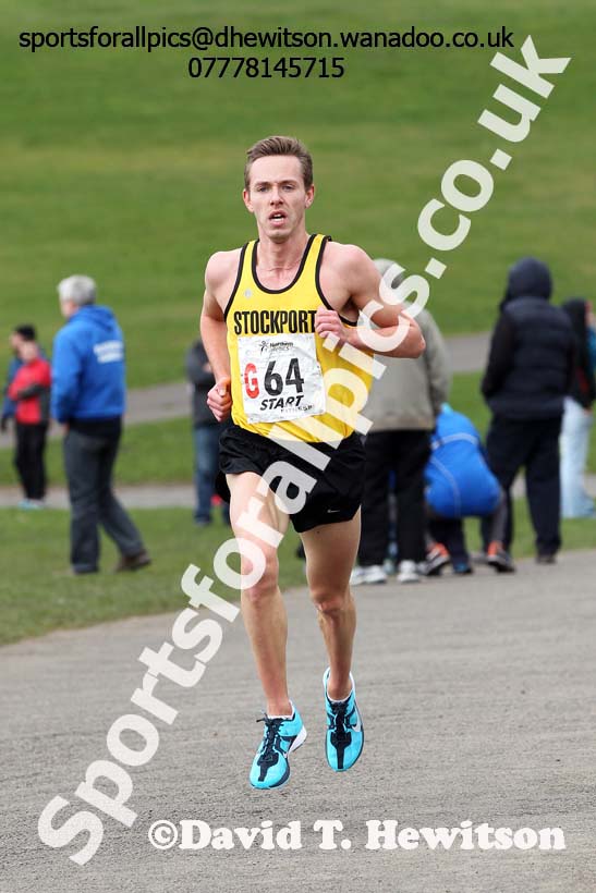 Ross Millington (Stockport) on the 6th leg of the senior mens 12 stage relay, 2014 Northern 12 and 6 Stage Relays, Heaton Park Manchester. Photo: David T. Hewitson/Sports for All Pics